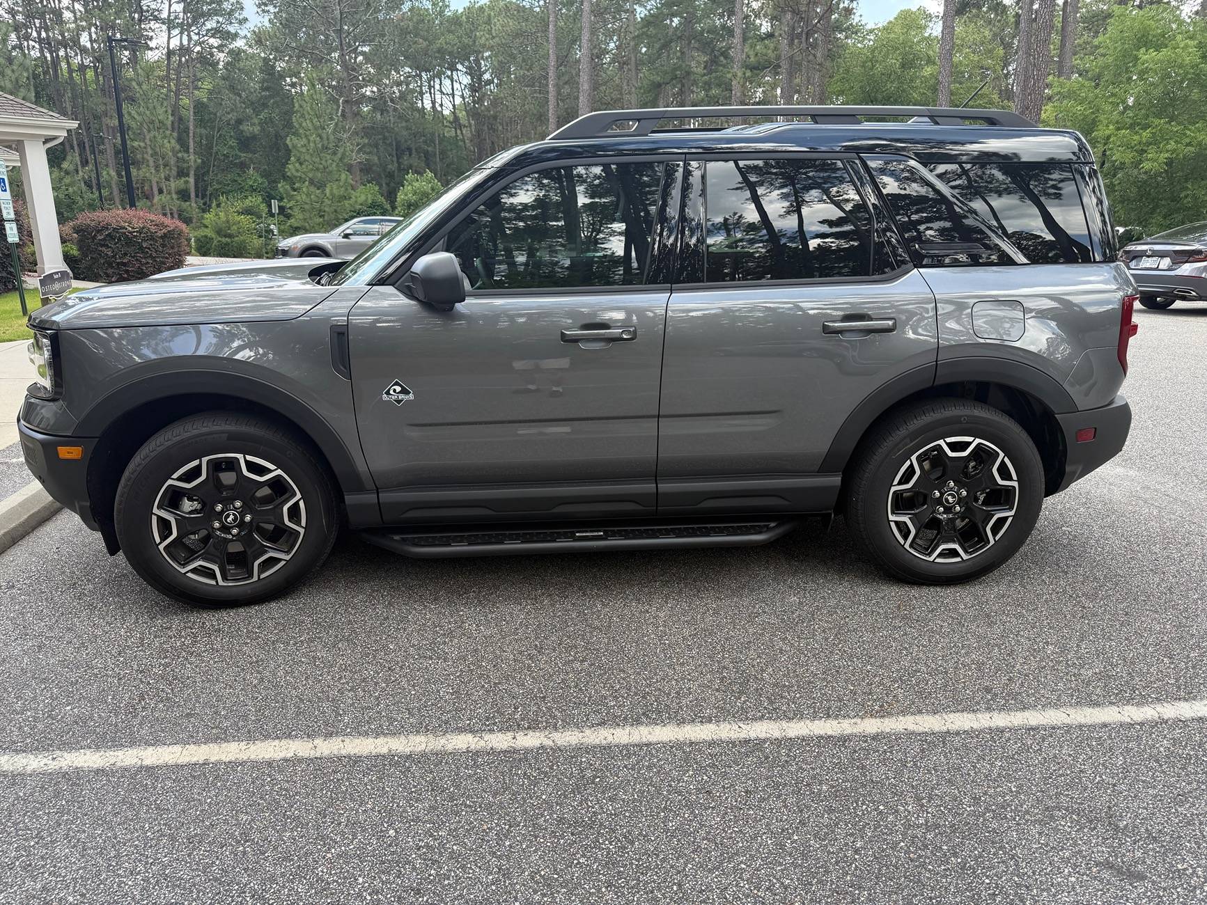 Ford Bronco Sport 2025 Outer Banks side steps installed IMG_1603