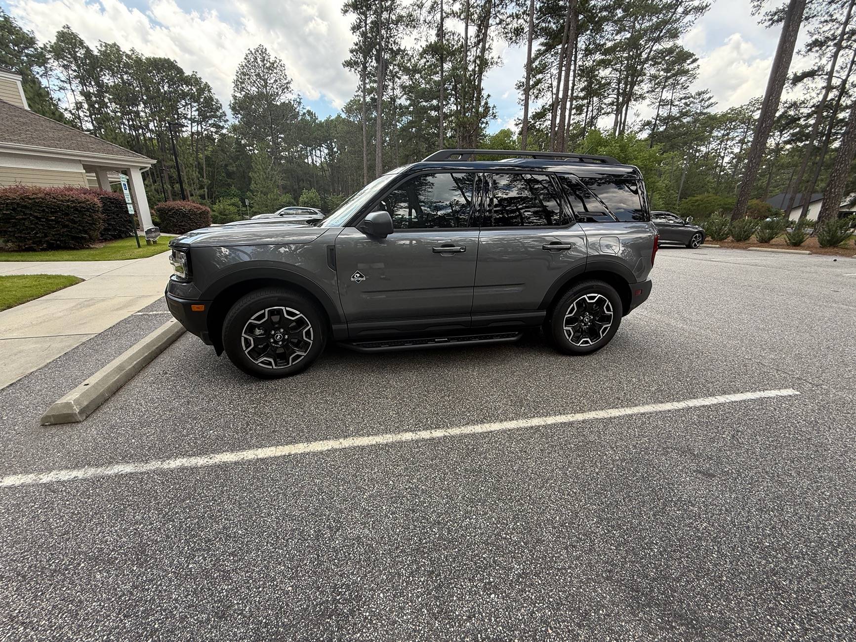 Ford Bronco Sport 2025 Outer Banks side steps installed IMG_1606