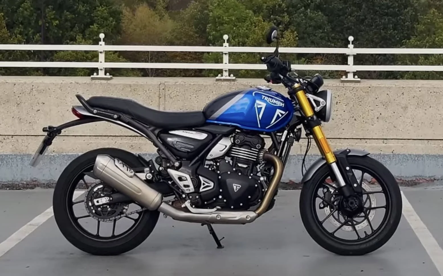 Ford Bronco Sport I'm thinking of getting back into motorcycling... IMG_1180