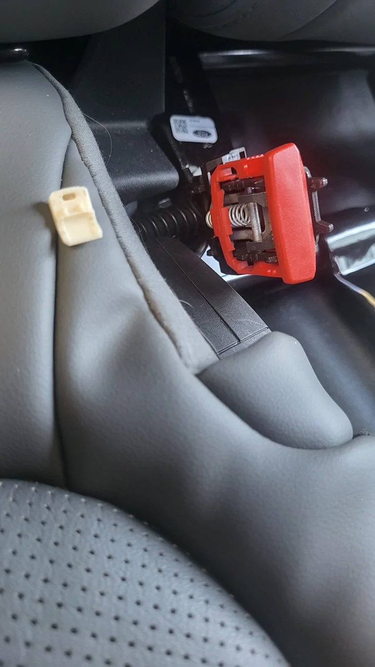 Ford Bronco Sport 2025 Rear Seat Belt Buckle Seizing 20251213_141800