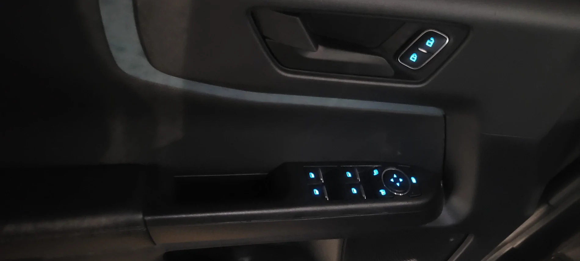 Ford Bronco Sport Mirrors + tilt down + reverse 20251225_210347