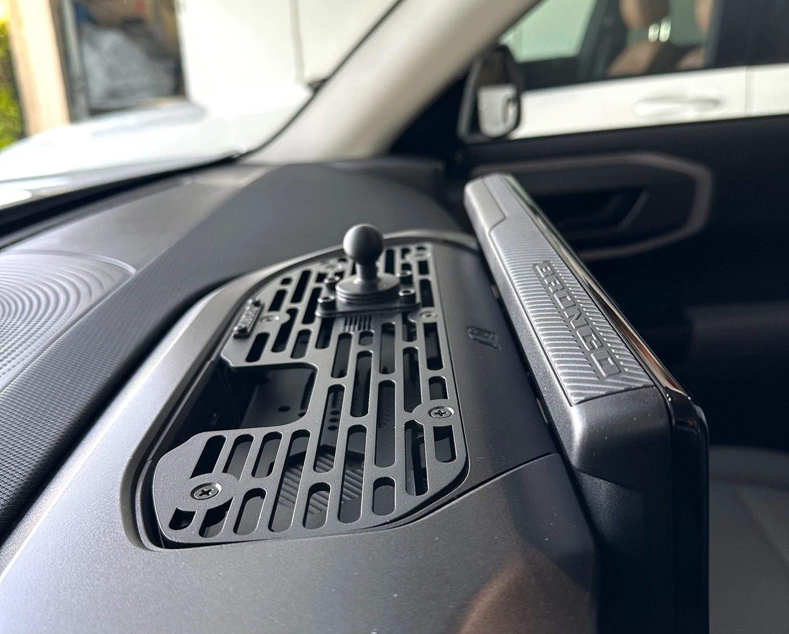 Ford Bronco Sport Bulletpoint Rubigrid dash mount installed 5