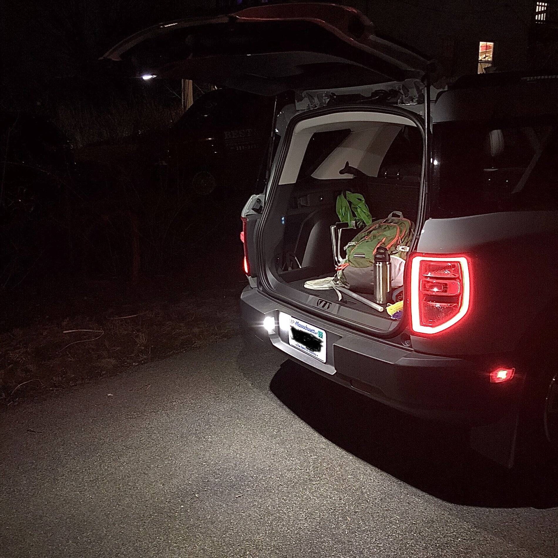 Ford Bronco Sport Rear flood lamps on tailgate EC00127D-FD01-45EC-AD04-462044DF7064