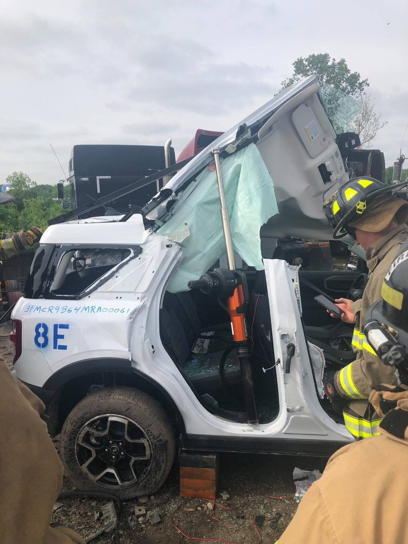 Ford Bronco Sport Ford Bronco Sport's Boron Steel Build Gives the “Jaws of Life” a Hard Time -build-shows-the-jaws-of-life-having-a-hard-time_4