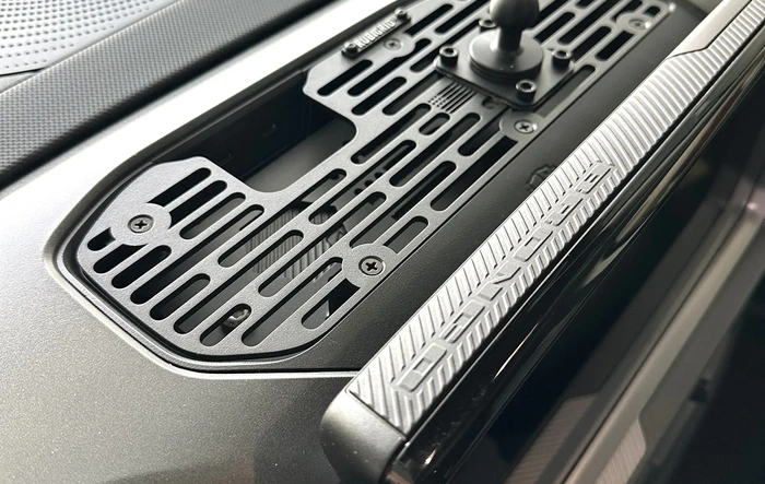 Bulletpoint Rubigrid dash mount installed